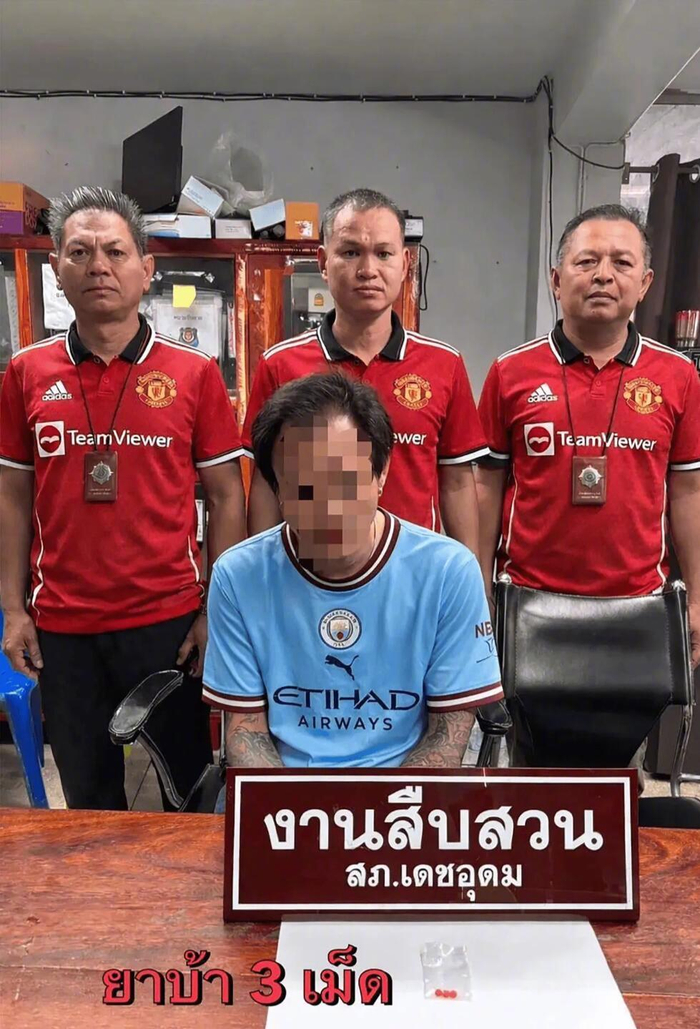 足球直播-曼城球迷涉毒被捕，泰国警方穿曼联球衣拍照|曼彻斯特|太阳报|None|利物浦|联赛杯_新浪体育_新浪新闻