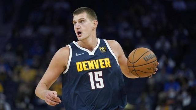 关键时刻罕见拉胯 5天4赛的约基奇实在扛不动了