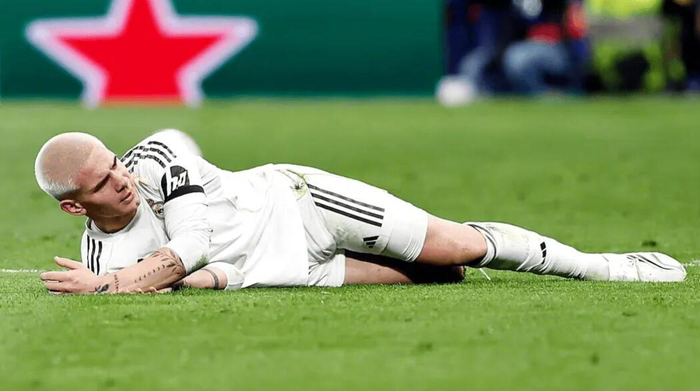 马斯坦托诺两月仅出场60分钟，皇马生涯陷低谷|皇家马德里|阿韦洛亚|比赛|球队|执教_新浪体育_新浪新闻