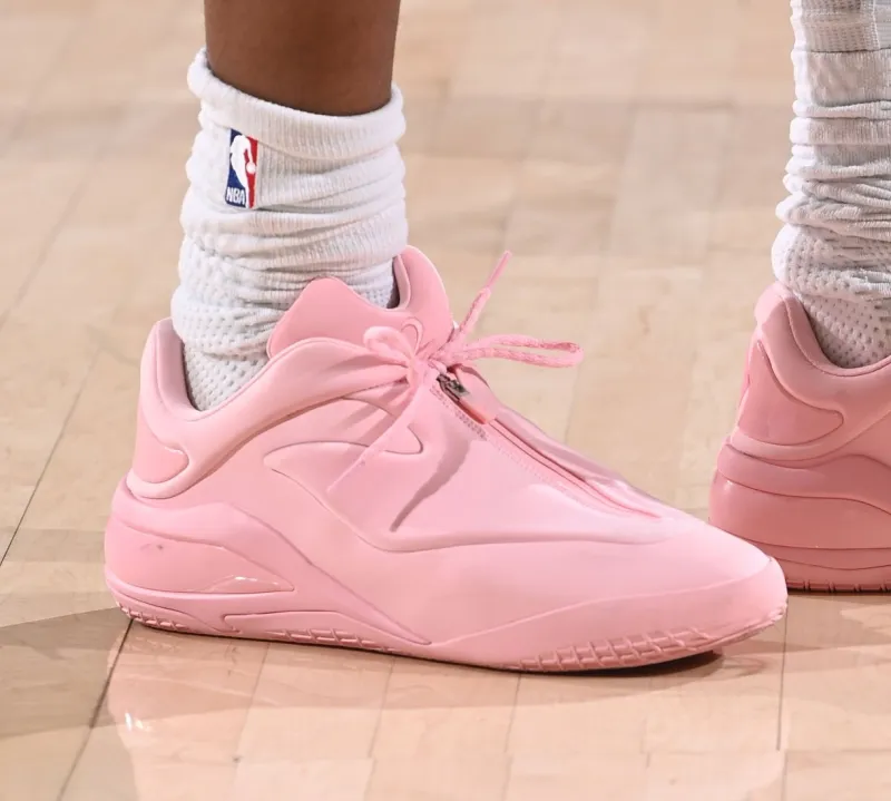 欧洲杯直播-亚历山大穿着粉色Shai001,得到20分1篮板11助攻